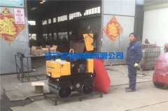 【周末回放】發(fā)貨區(qū)小型壓路機(jī)精彩亮相！